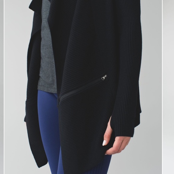 Lululemon Resolution Wrap - Picture 14 of 16